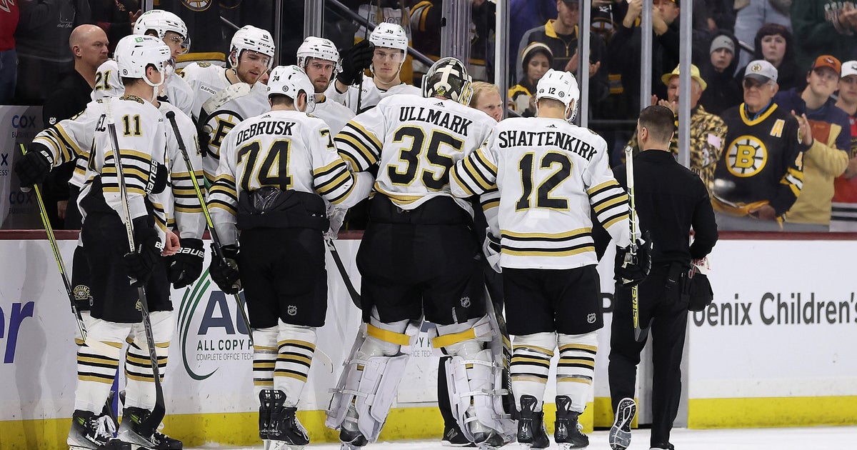 Ullmark helped off ice after suffering lower-body injury in Bruins' loss to Coyotes - Vimarsana News
