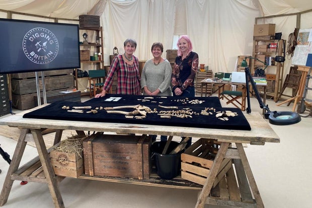 U.K. archaeologists uncover ancient grave holding teen girl, child and treasures: Striking discovery