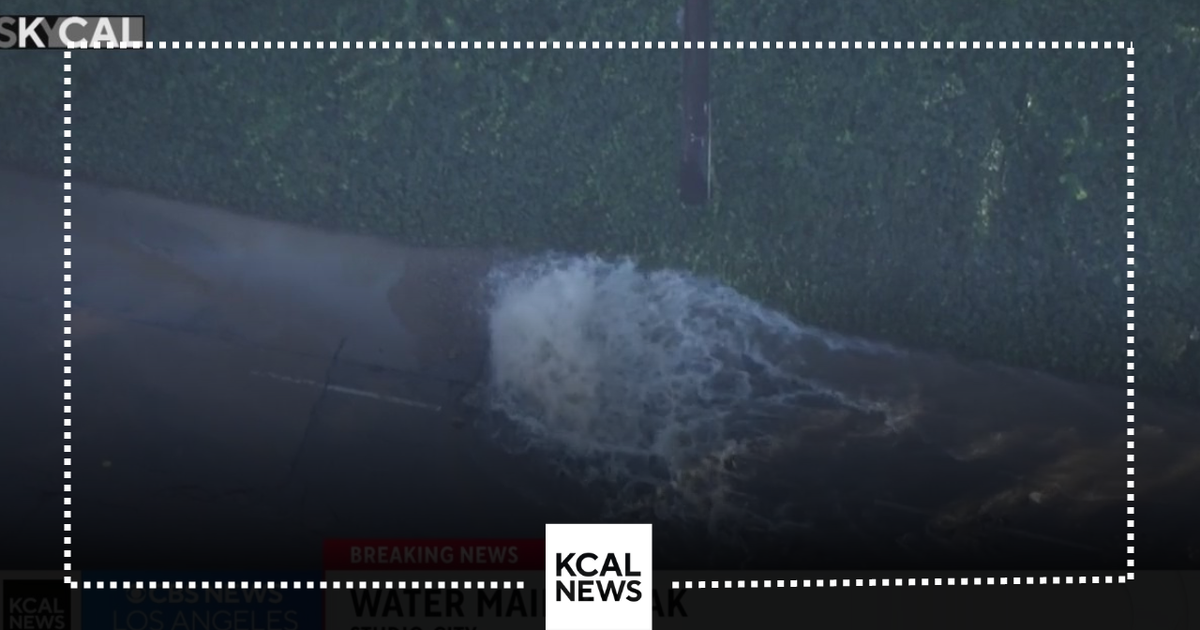 Water main break causes minor flooding in Studio City - CBS Los Angeles