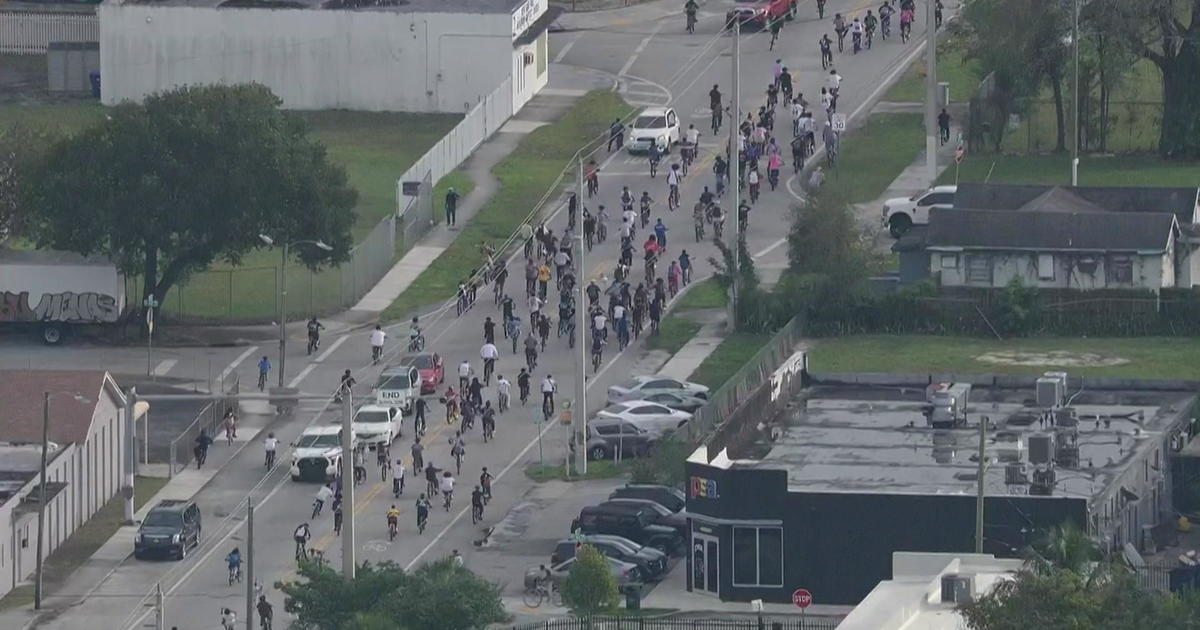 Hundreds of bicycle riders choose more than Miami streets on MLK Working day