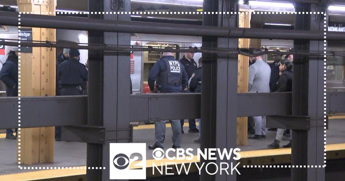 Police searching for subway shooting suspect after 45-year-old man ...