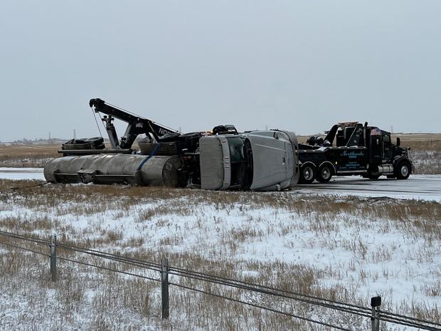 overturned-truck-1-dale.jpg 