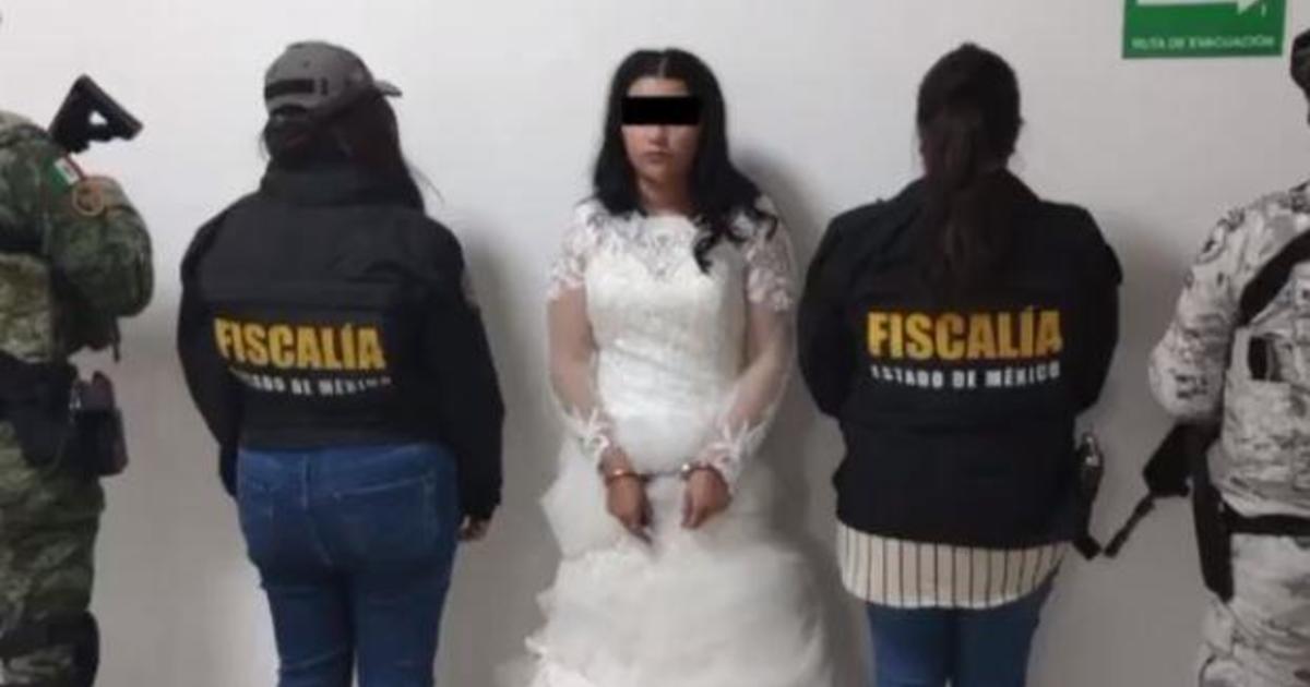 墨西哥一名新娘因敲诈勒索罪被捕，并被戴上手铐戴在婚纱上