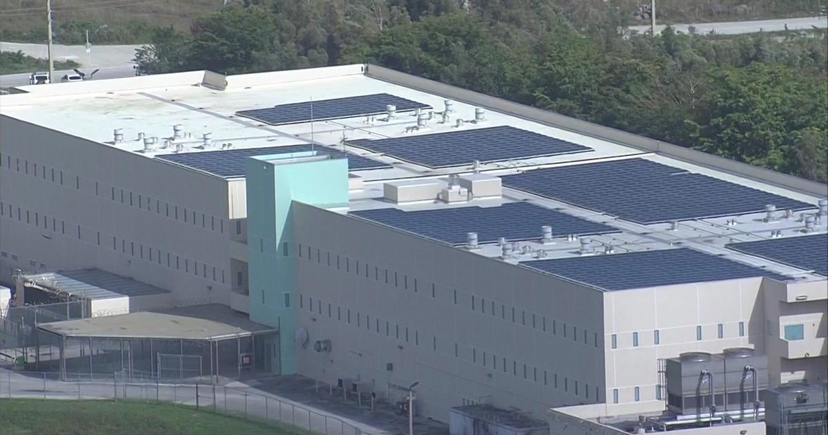 Miami-Dade proceeds attempts to make all county buildings solar-powered Miami-Dade proceeds attempts to make all county buildings solar-powered