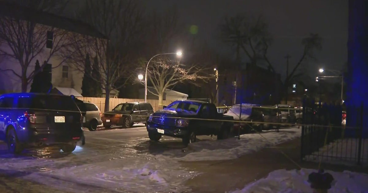 Man shot to death inside car in Little Village - CBS Chicago