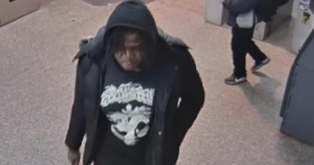 CPD seek suspect in robbery on CTA Blue Line train - CBS Chicago