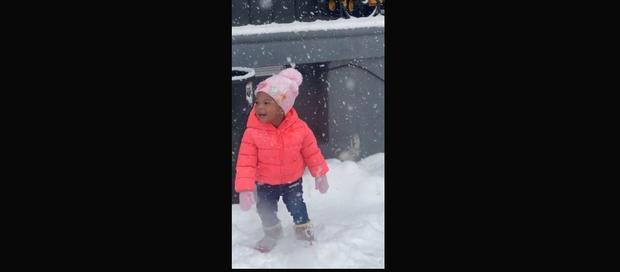 mecca-reed-daughter-enjoying-1st-snow-in-philadelphia.jpg 