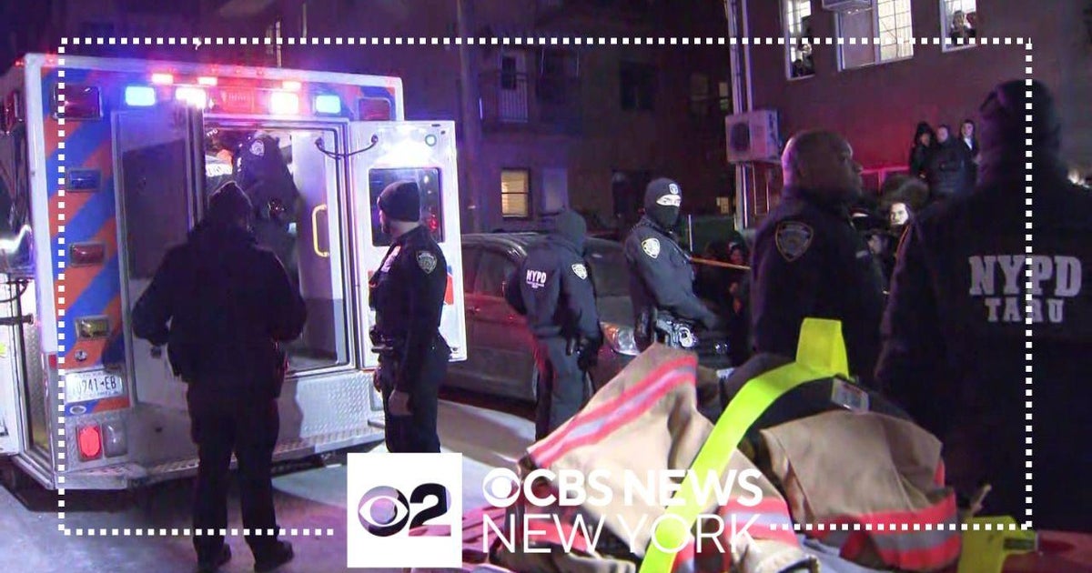 Elderly couple stabbed to death in Brooklyn - CBS New York