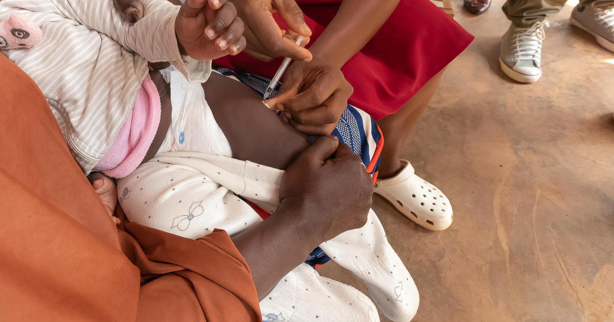 Програмата за масова ваксинация срещу малария стартира в Камерун, вдъхвайки надежда, докато Африка се бори с нарастващите инфекции