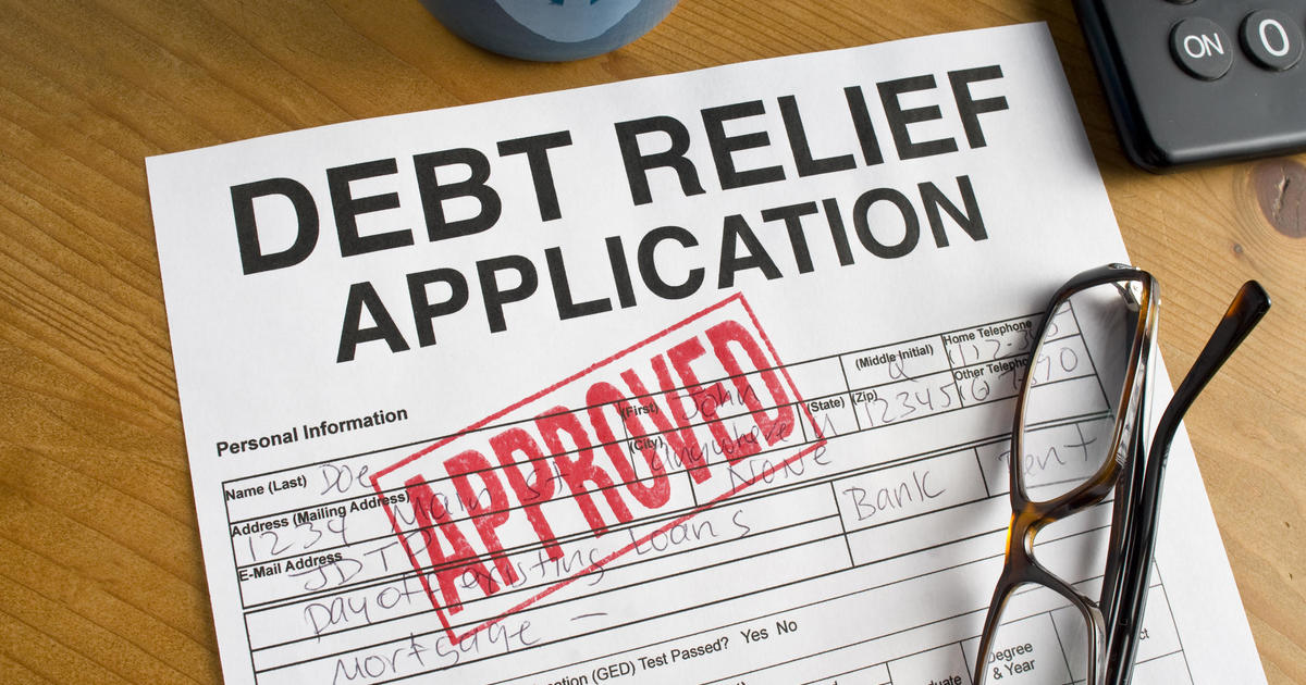 Дали облекчаването на дългове е правилният вариант за вас? Ето какво казват експертите