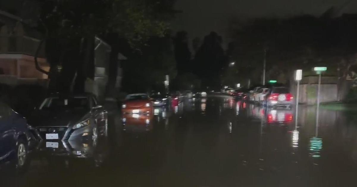 Overflowing creek floods Santa Cruz apartment complex