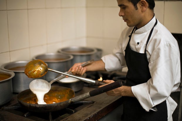 India - Delhi - A chef prepares a dish of butter chicken at Moti Mahal Restaurant