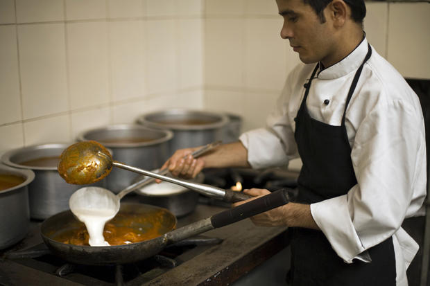 India - Delhi - A chef prepares a dish of butter chicken at Moti Mahal Restaurant 