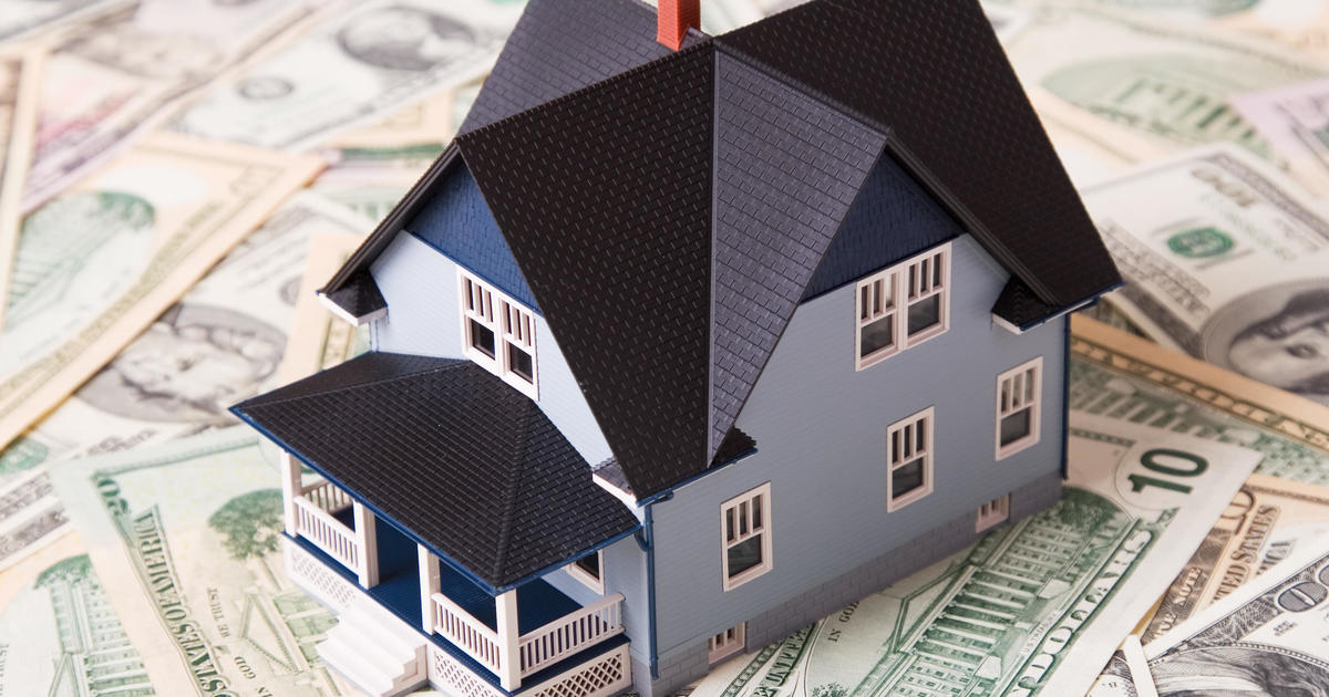 Заем за жилищен капитал срещу HELOC: Кое е по-добре, когато лихвените проценти падат?