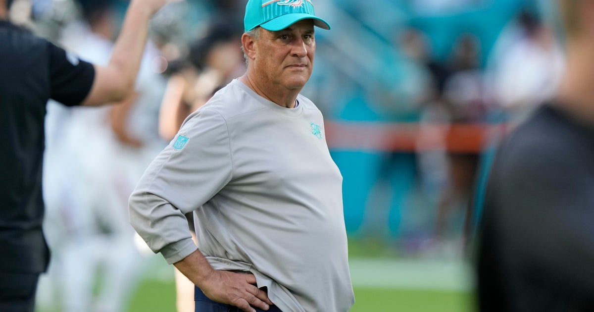Philadelphia Eagles hire Vic Fangio as defensive coordinator Philadelphia Eagles hire Vic Fangio as defensive coordinator