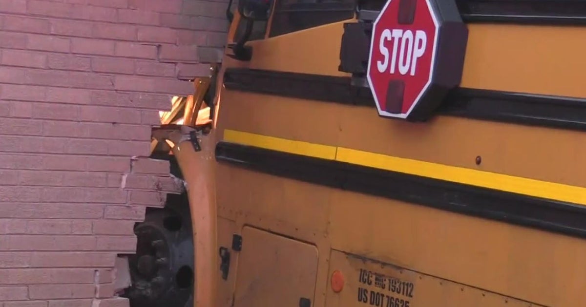 School bus slams into house in north Chicago suburbs - CBS Chicago