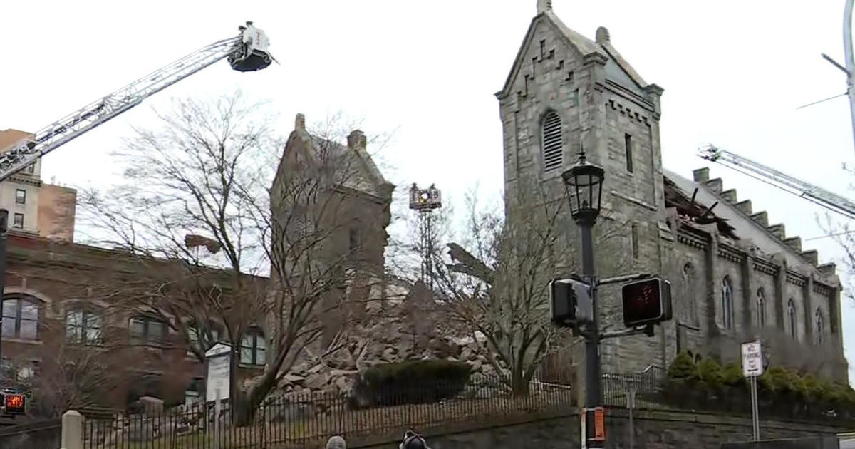 Roof of historic Connecticut church collapses