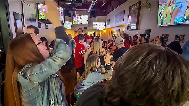 49ers fans at SF Mission bar 