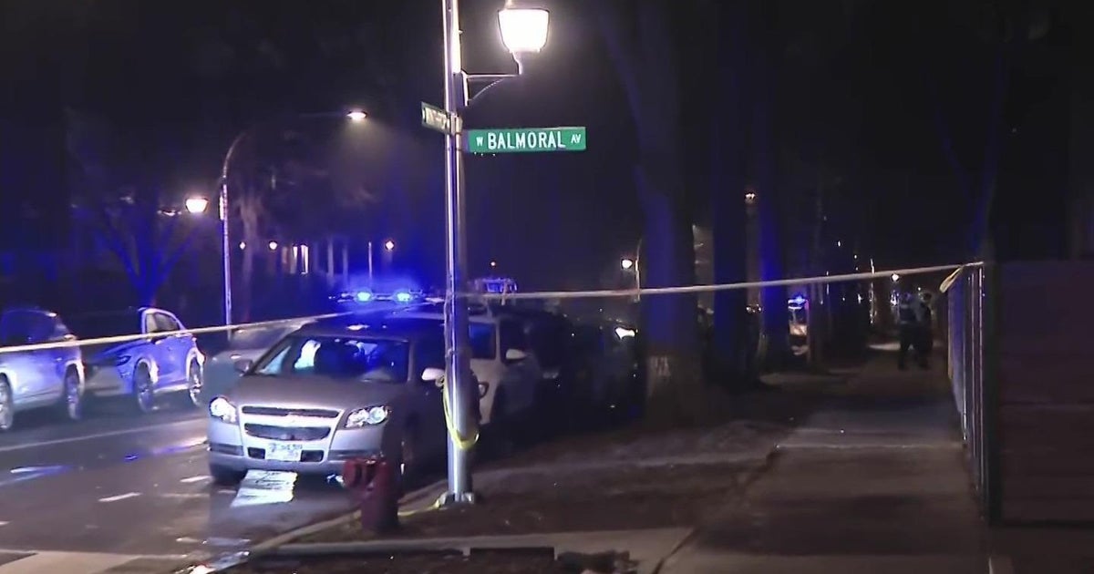Attempted robbery ends in shootout on Chicago's North Side - CBS Chicago