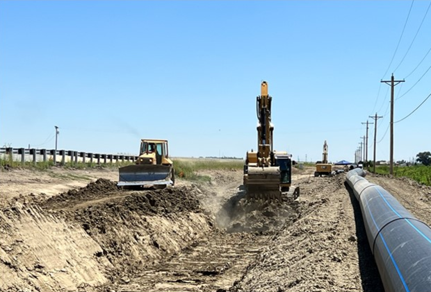 arkansas-valley-conduit-2-equipment-at-trench-from-southeastern-colorado-water-conservancy-district.png 
