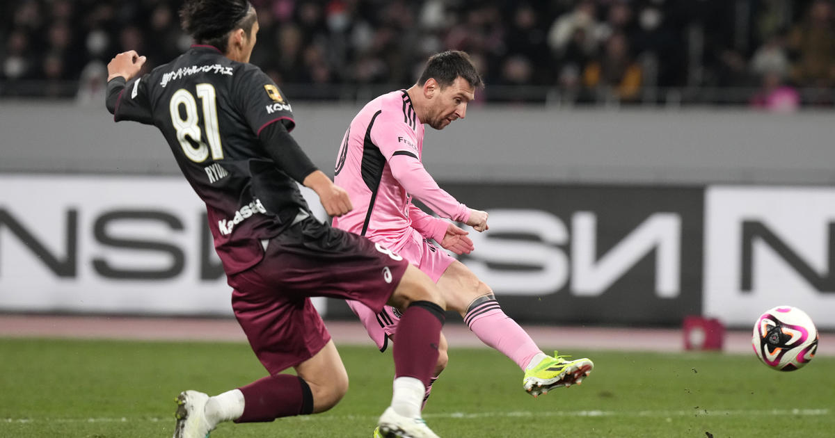 Messi performs and has chances but Vissel Kobe beats Inter Miami 4-3 on penalties in a friendly