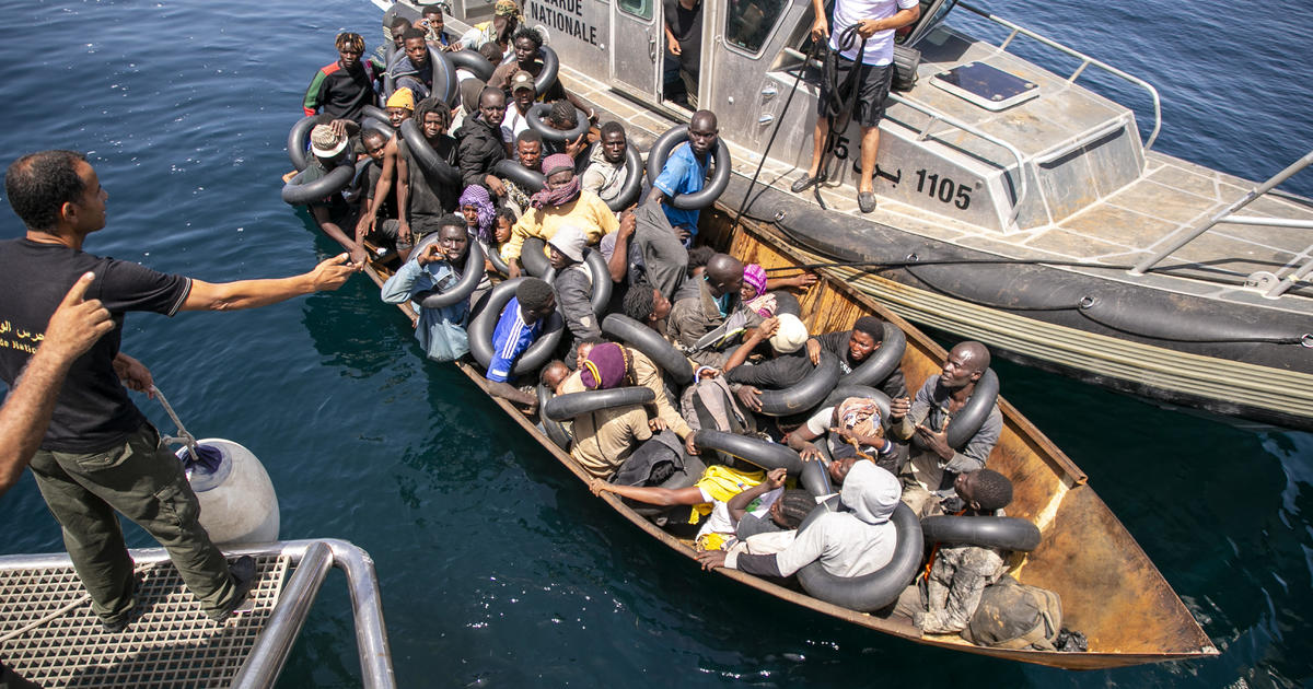 Тунис — Тринадесет судански мигранти загинаха в четвъртък след като