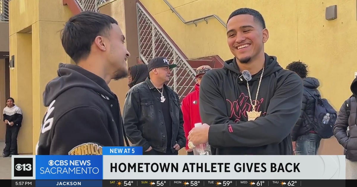Pro boxer Gabriel Flores Jr. makes surprise visit to Stockton alma mater