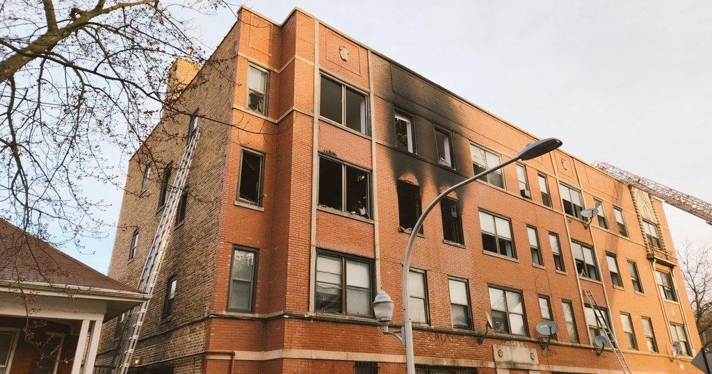 Multiple families displaced after fire on Chicago's South Side - CBS ...