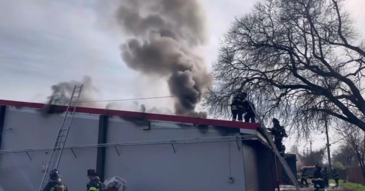Couch fire spreads to a Sacramento bowling alley