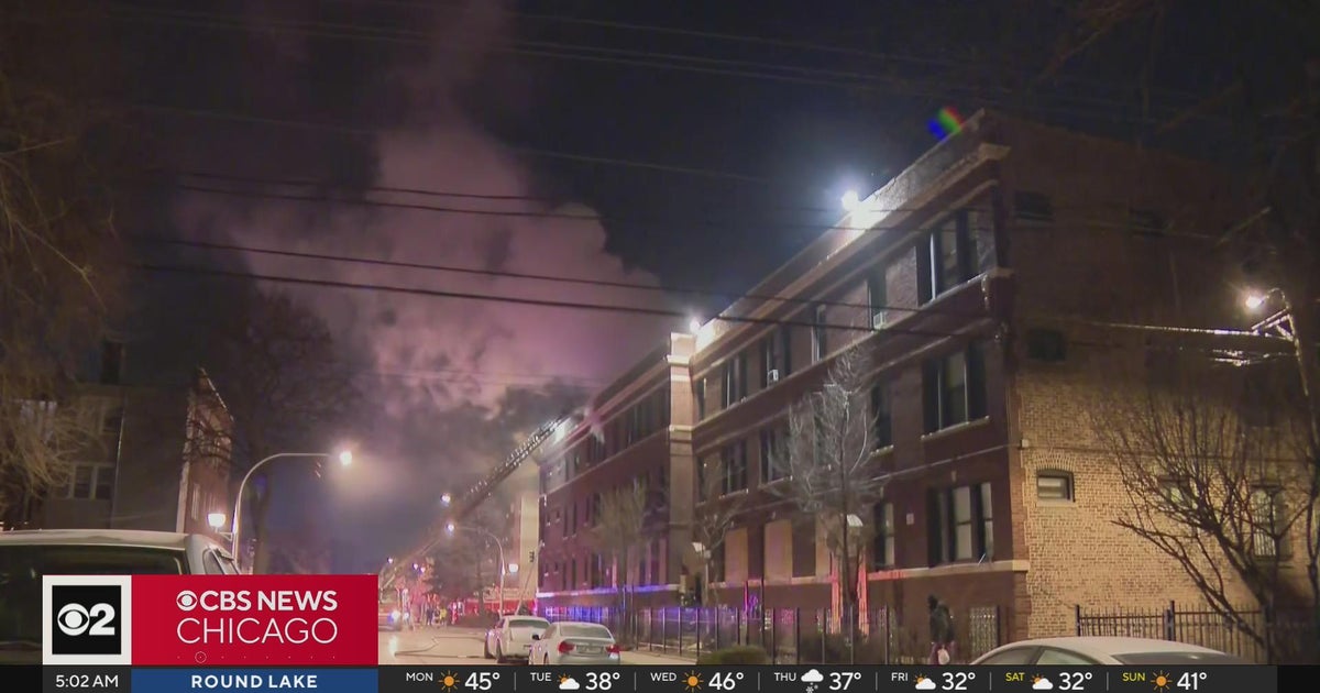 Firefighter injured in apartment fire on Chicago's West Side - CBS Chicago