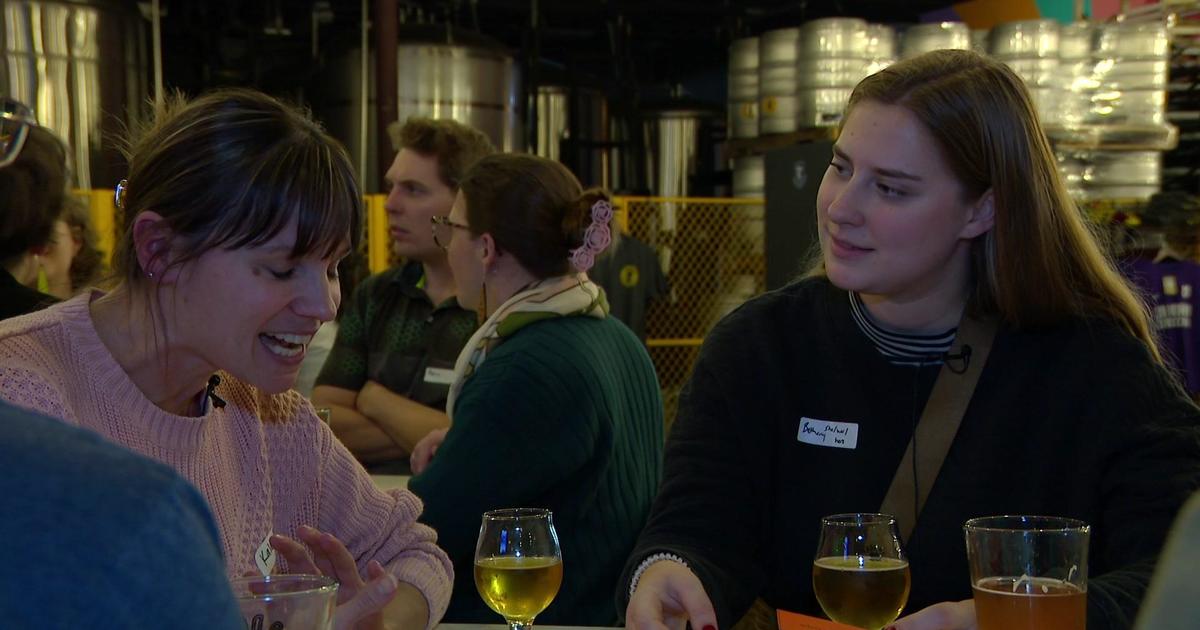 La cervecería de Minneapolis conecta a hablantes de inglés y español