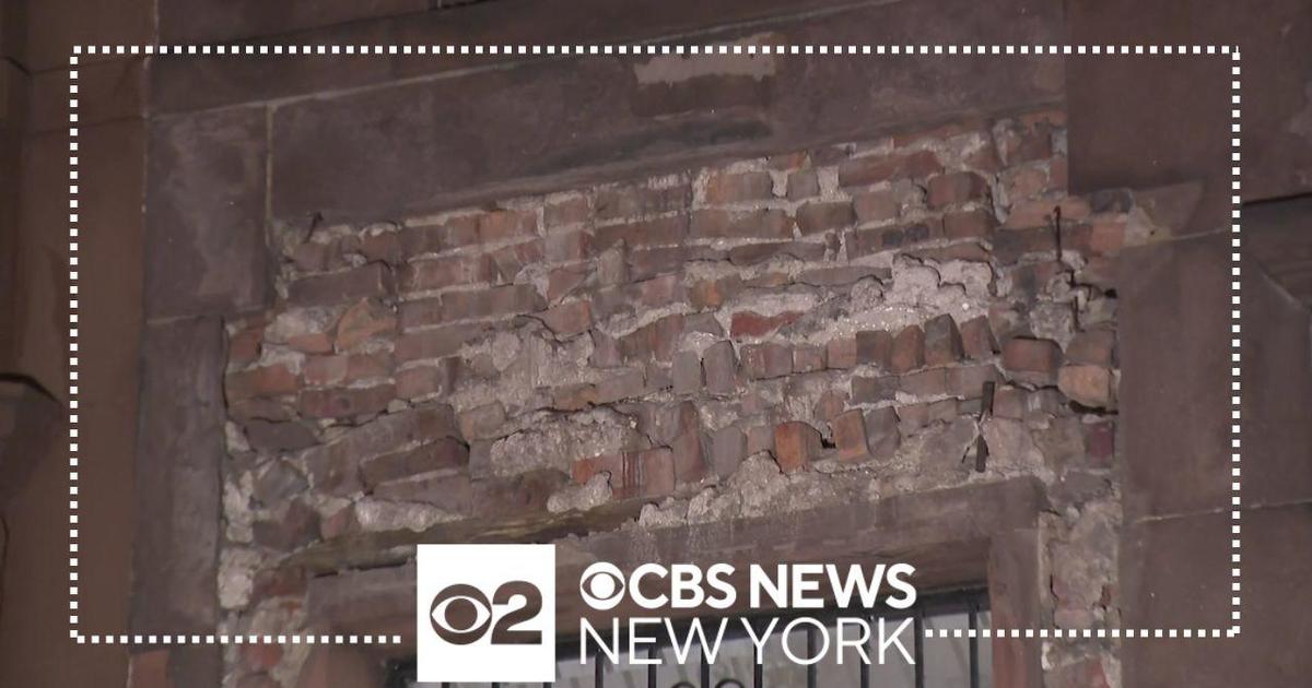 74 Year Old Brooklyn Woman Killed By Falling Bricks While Shoveling Snow Cbs New York 8372