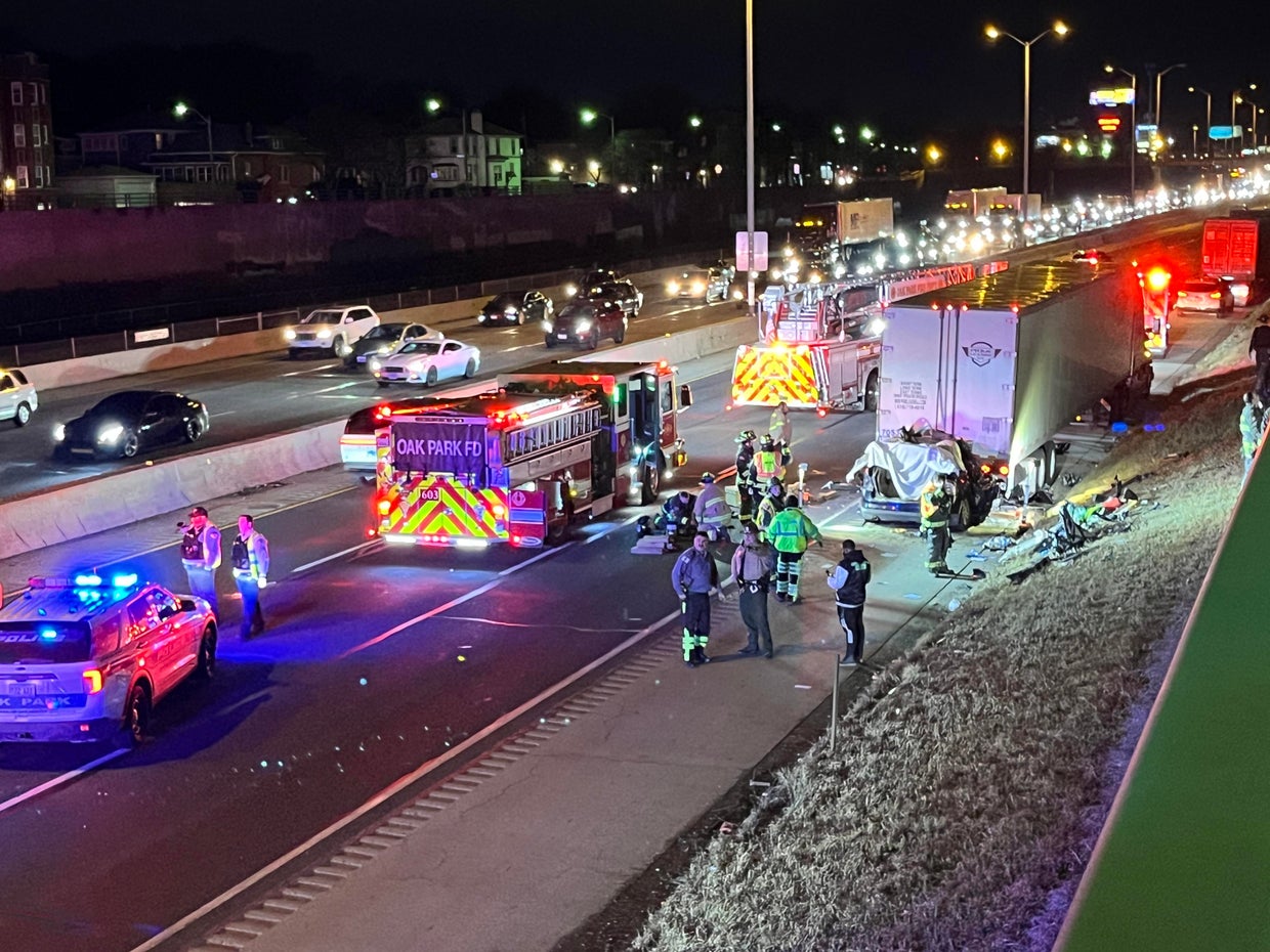 Car slams into back of semi on Eisenhower Expressway - CBS Chicago