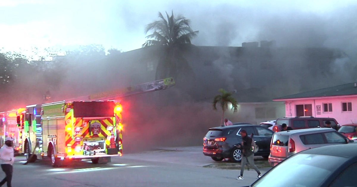 North Miami apartment building fire displaces 16 people - CBS Miami