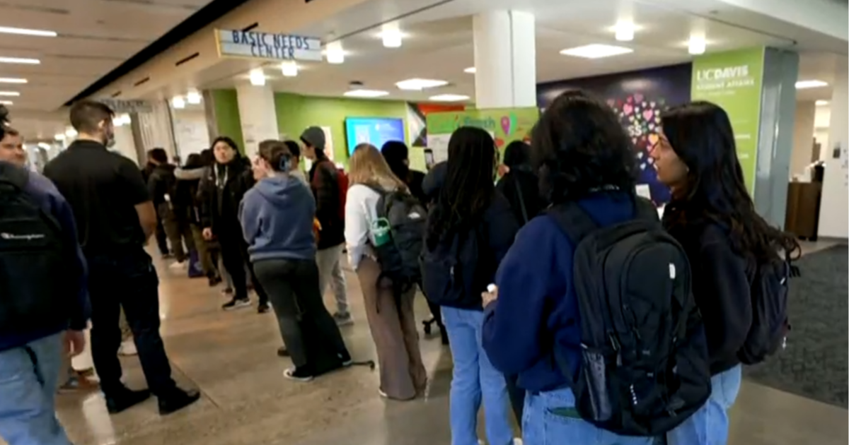 Студентите, борещи се с несигурността на храната, се обръщат към килерите за храна в кампуса