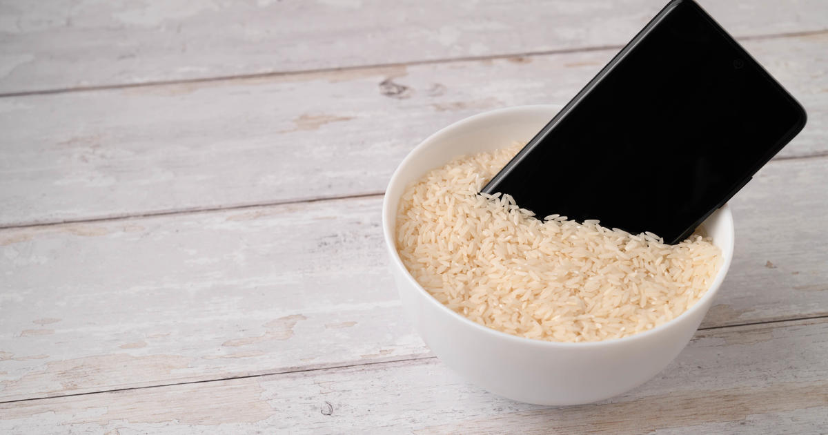 Don’t use uncooked rice to dry wet iPhones, says Apple