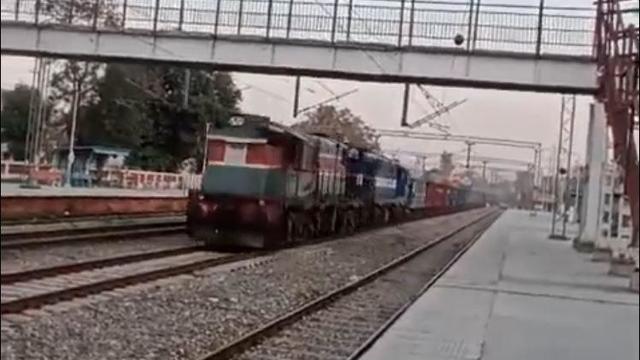  
Runaway train speeds 43 miles down tracks in India without a driver 
India's national rail operator has launched an investigation after engineers apparently left a loaded freight train at a station without the brakes on. 
3H ago