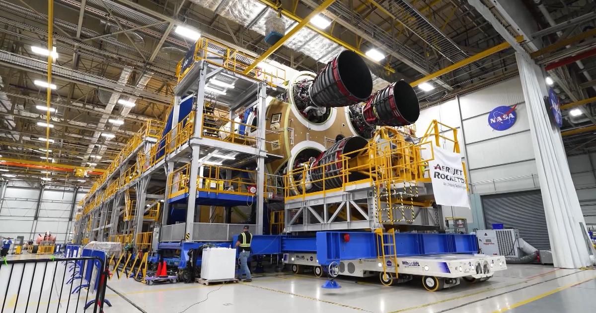 НАСА работи със SpaceX и Blue Origin за кацане на американски астронавти обратно на Луната