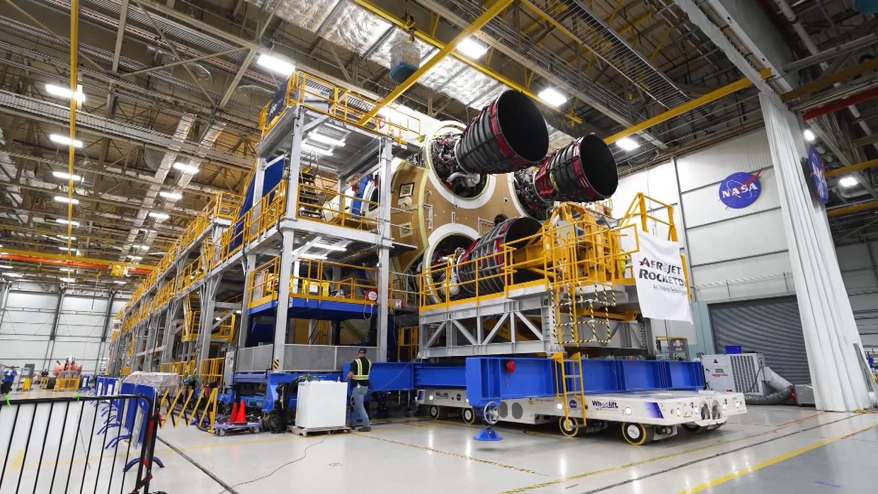 Artemis rocket construction 