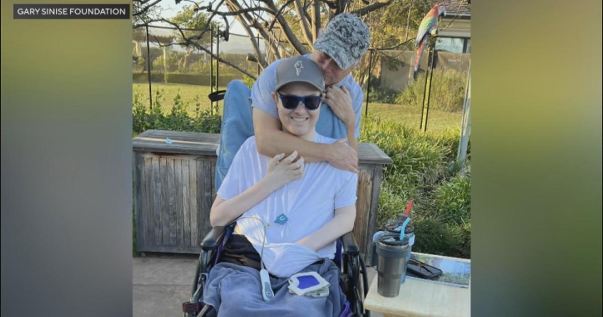 Гари Синиз отдава почит на сина си, който почина от рядък рак на гръбначния стълб