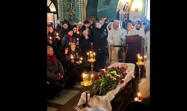 Alexey Navalny's funeral in Russia draws crowds to Moscow church despite tight security