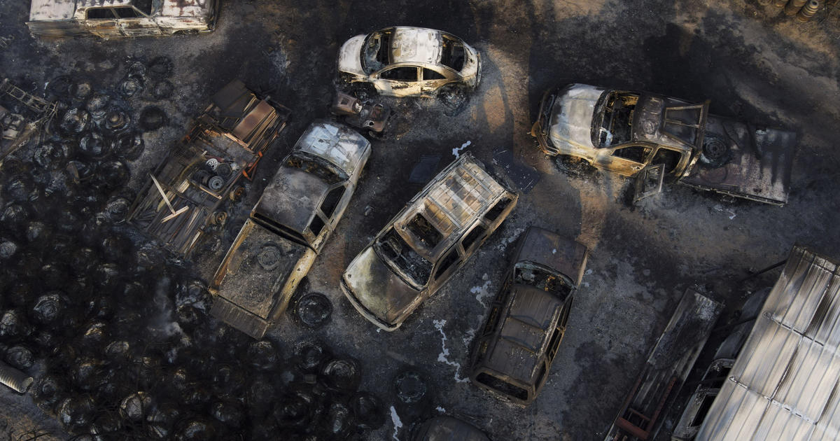 Най-големият горски пожар в Тексас, който уби най-малко 2 души, е бил възпламенен от съоръжения на енергийната компания, признава компанията