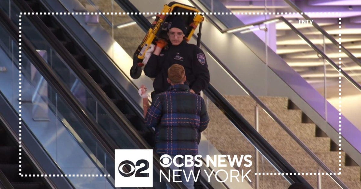 Man slashed during argument on Manhattan subway - CBS New York