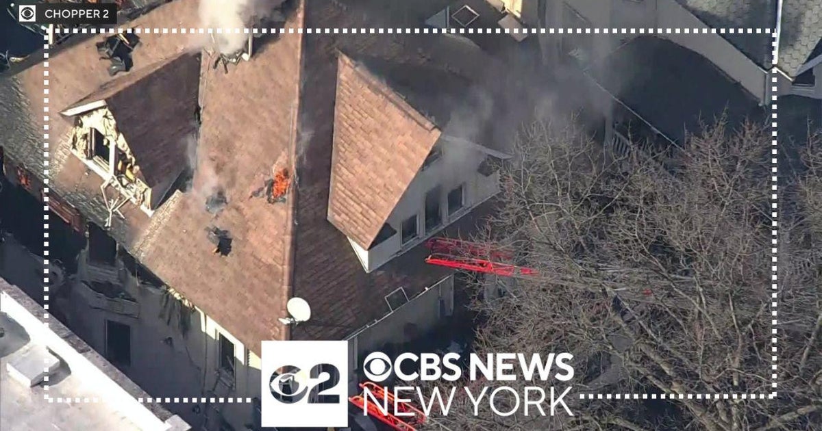 1 dead in Bronx house fire - CBS New York