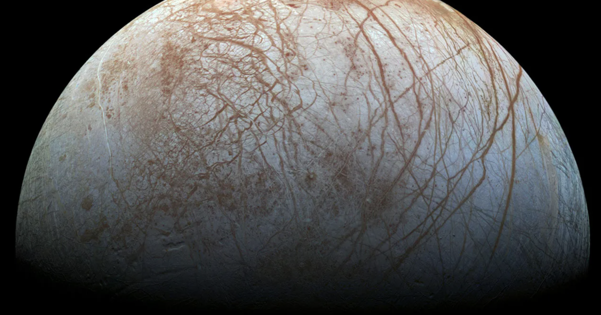 Европа една от 95 те луни на Юпитер генерира 1000 тона