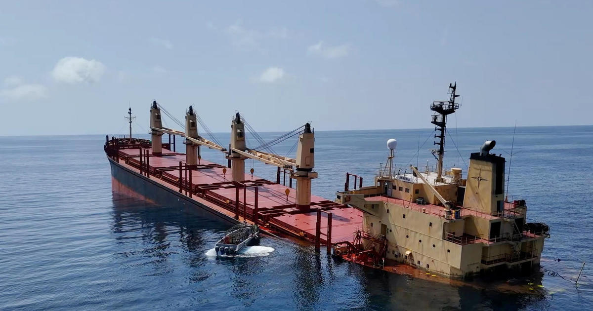 Houthis nogremdētais kuģis, iespējams, bija atbildīgs par 3 sakaru kabeļu bojājumiem Sarkanajā jūrā.