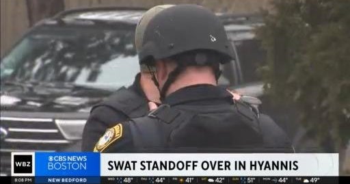Man arrested after SWAT standoff in Hyannis - CBS Boston