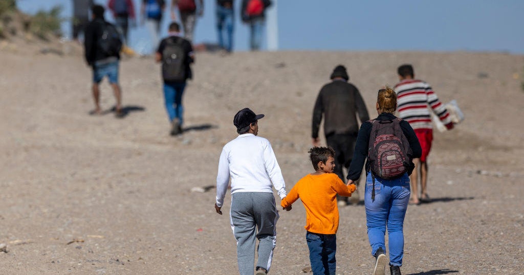 Juez desestima caso de Texas contra política de inmigración central para la estrategia fronteriza de Biden Juez desestima caso de Texas contra política de inmigración central para la estrategia fronteriza de Biden