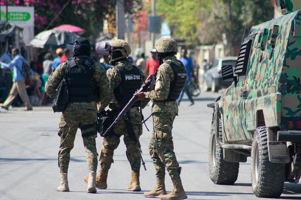 U.S. military airlifts embassy staff from Port-au-Prince amid Haiti's escalating gang violence