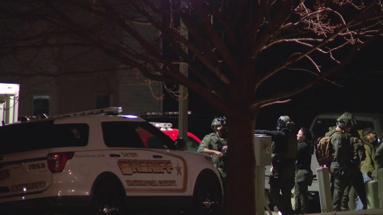 Man in custody after firing at officers during standoff in Oakdale ...